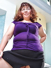 Mature milfs and gilfs from OlderWomanFun